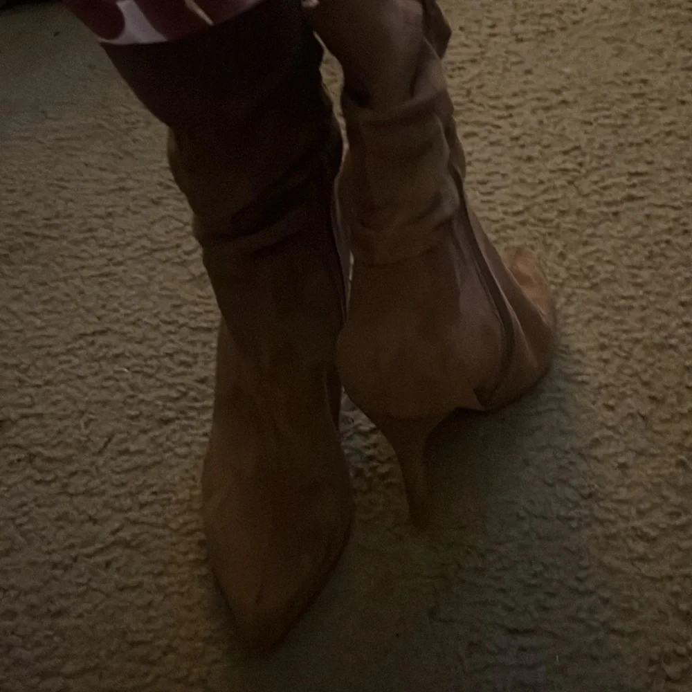 Size 8 - Picture 4 of 4